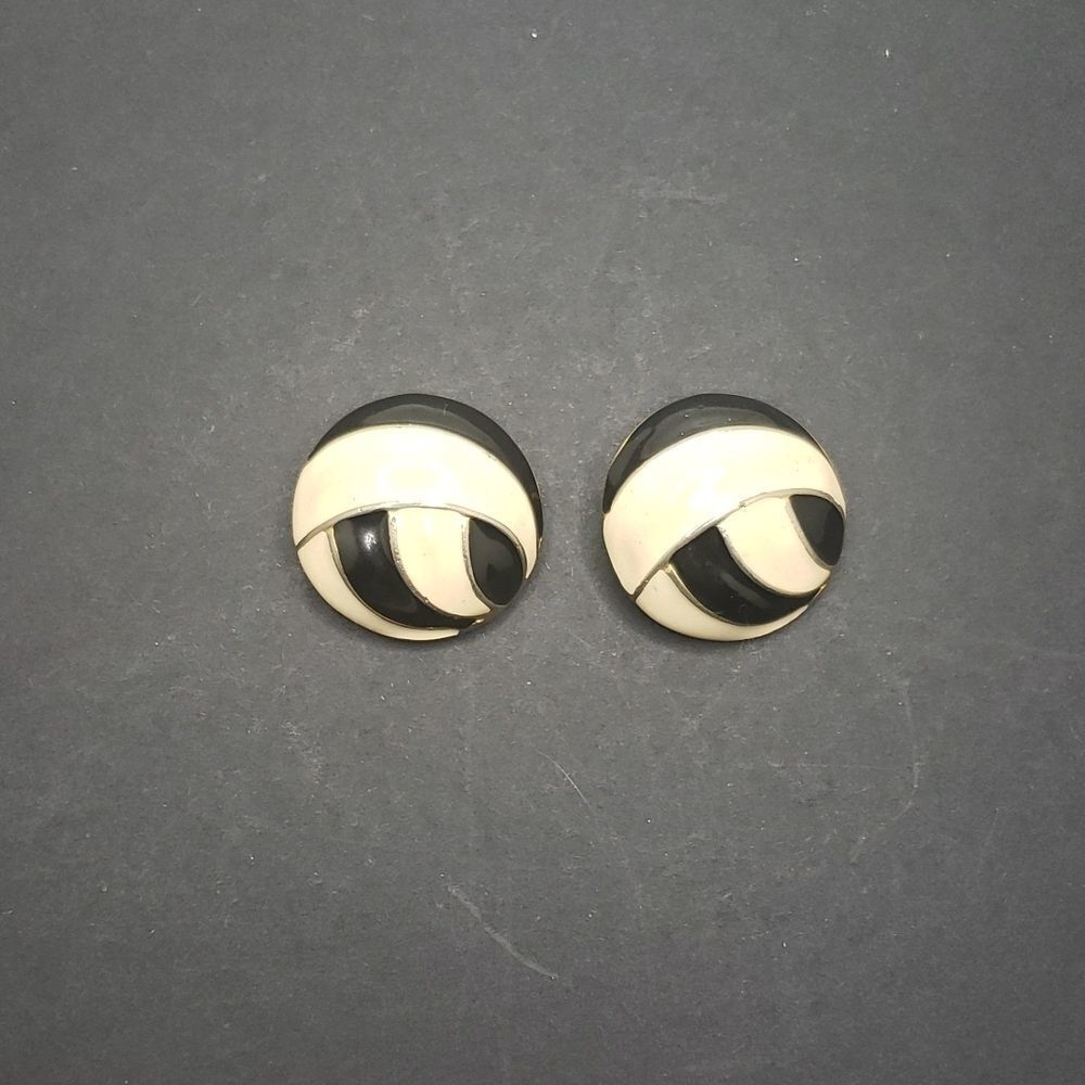 𝅺vintage costume jewelry clip on Earrings